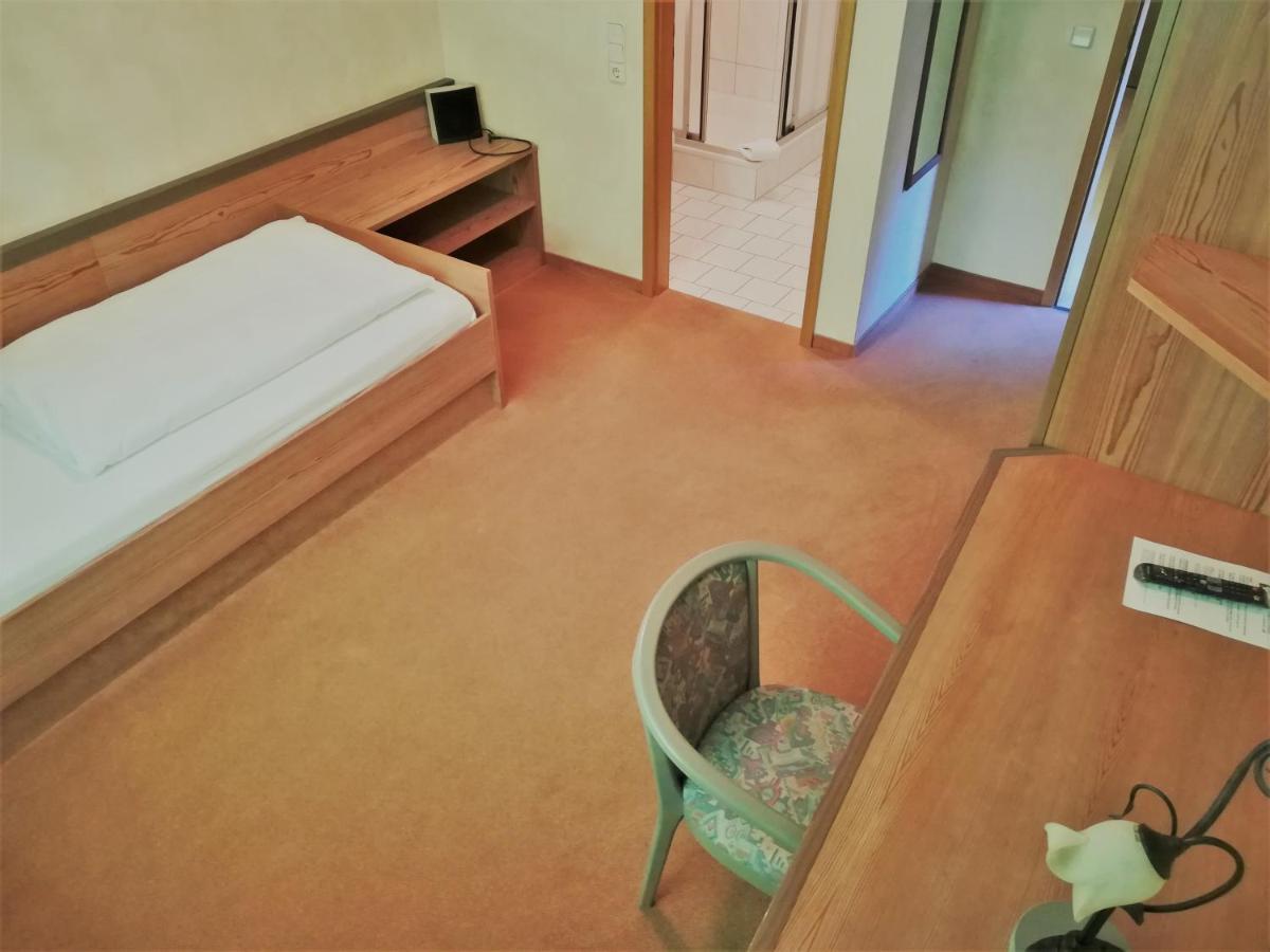 Landgasthof Schwarz Windsbach エクステリア 写真