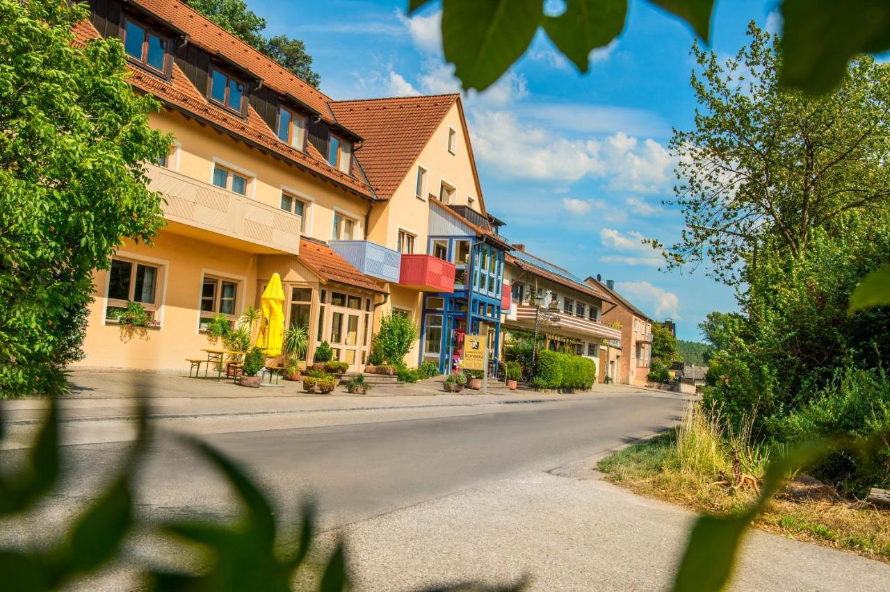 Landgasthof Schwarz Windsbach エクステリア 写真