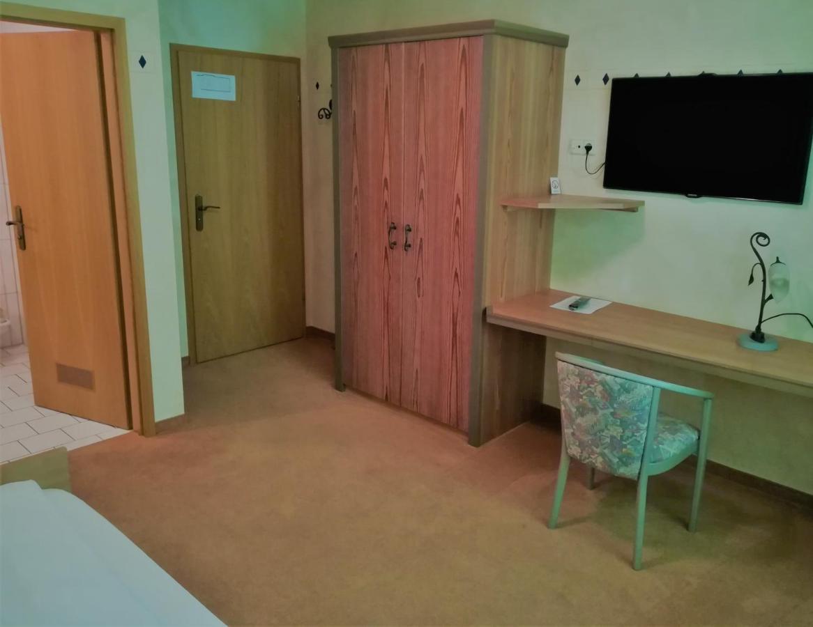 Landgasthof Schwarz Windsbach エクステリア 写真