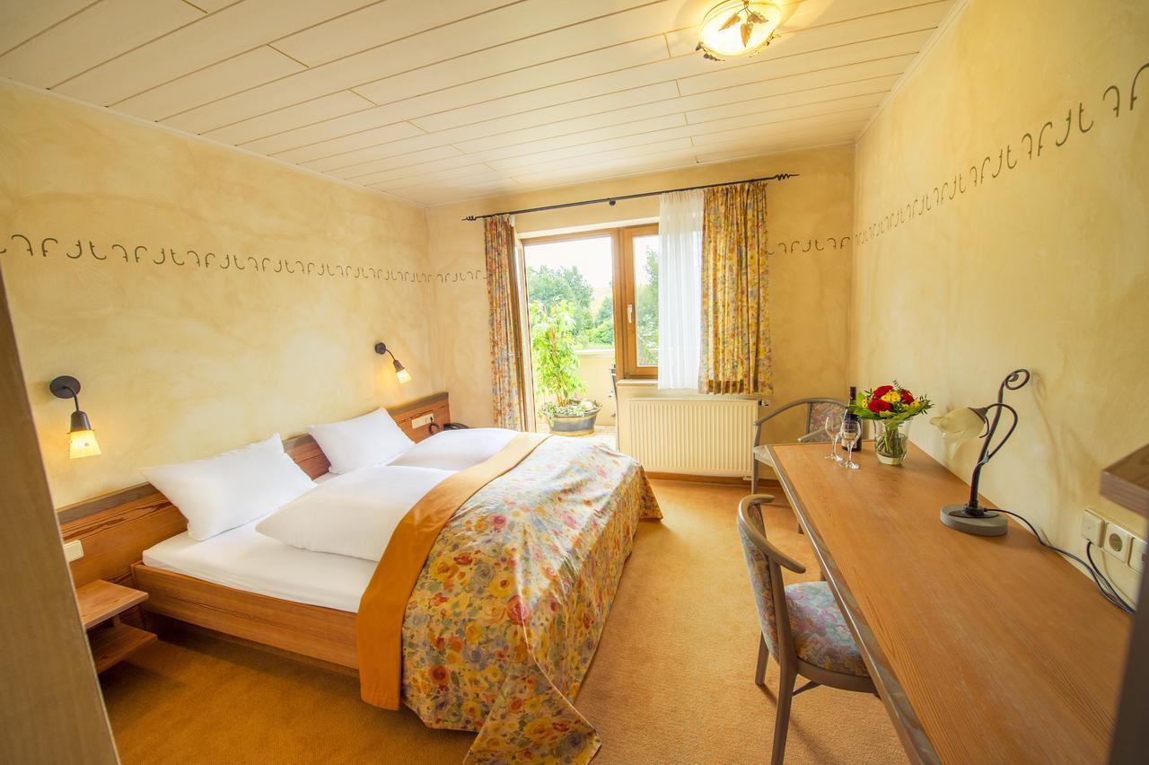 Landgasthof Schwarz Windsbach エクステリア 写真